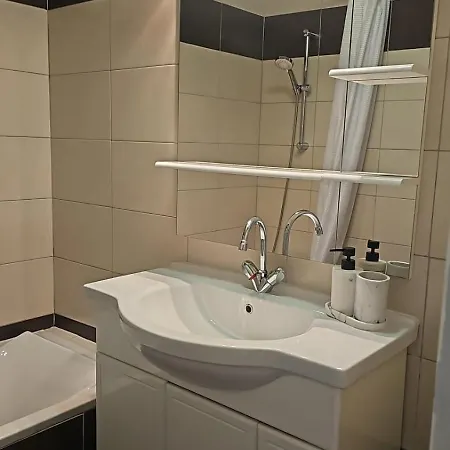 Quiet Seaside Apartment, 1 Min To Beach, Parking, Promenade De La